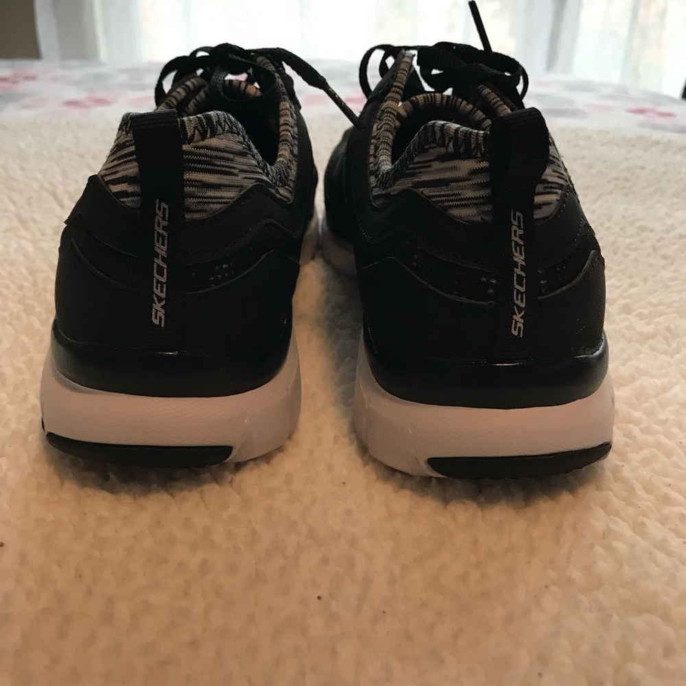 Women’s Sketchers Sneakers Size 8 in EUC - Picture 6 of 8
